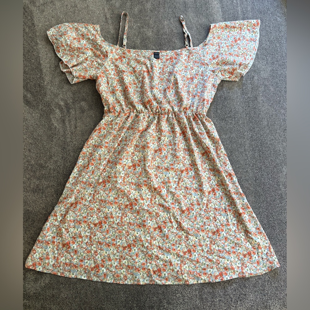SHEIN Multicolor Floral Print Fabric